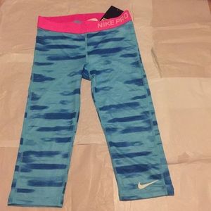 Nike Pro Girls Size L Capri